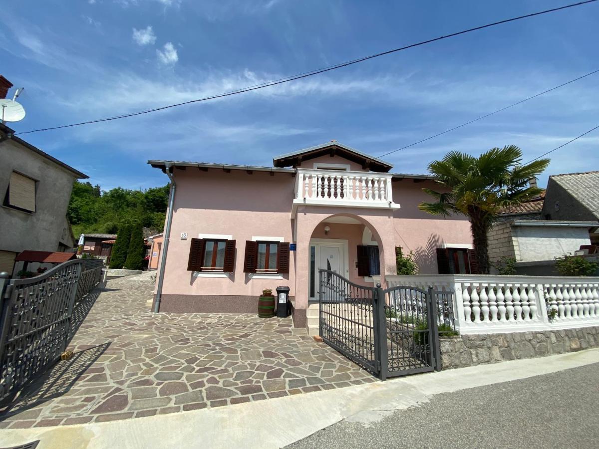 Holiday House Pasjak Sapjane Ngoại thất bức ảnh