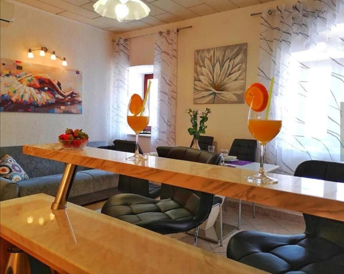 Holiday House Pasjak Sapjane Ngoại thất bức ảnh